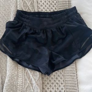 Size 6 Hotty hot shorts, low rise, 2.5 inch!